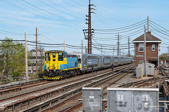 "LIRR Tow Job by Valley"